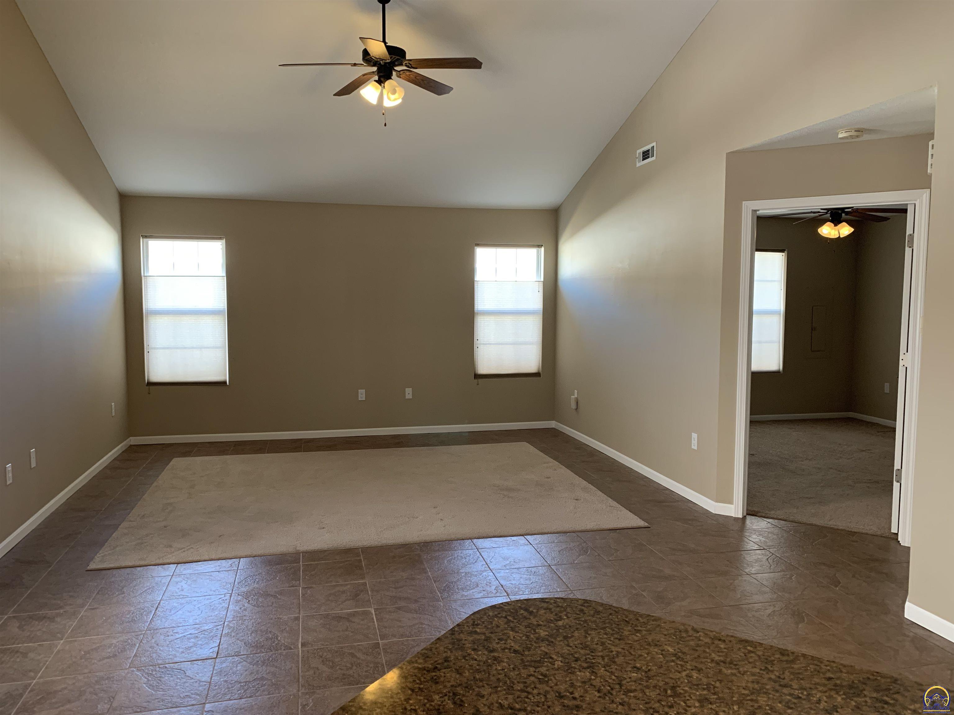 Topeka, Kansas 66614, United States, 2 Bedrooms Bedrooms, ,2 BathroomsBathrooms,Residential,Pending,69613