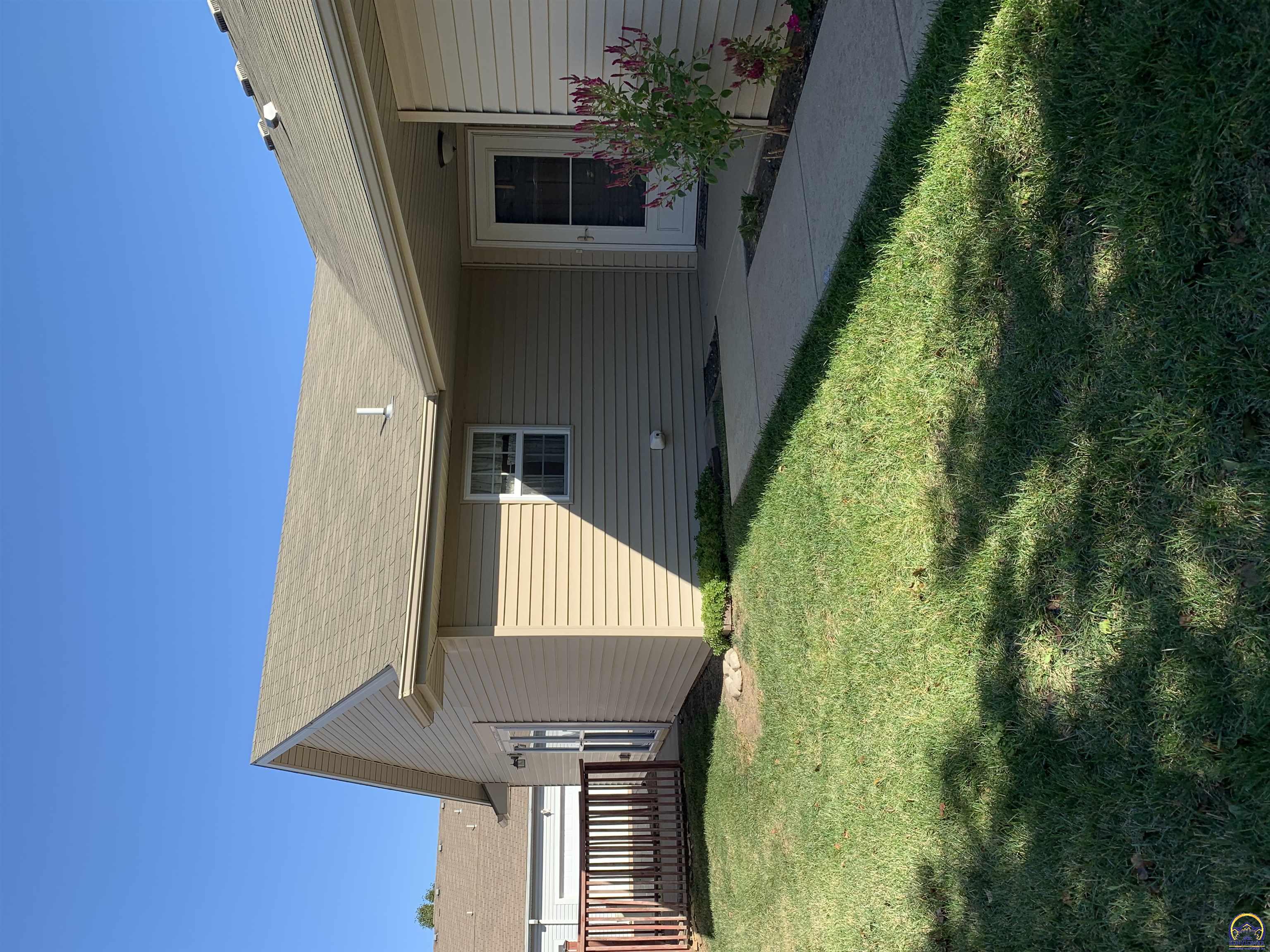 Topeka, Kansas 66614, United States, 2 Bedrooms Bedrooms, ,2 BathroomsBathrooms,Residential,Pending,69613