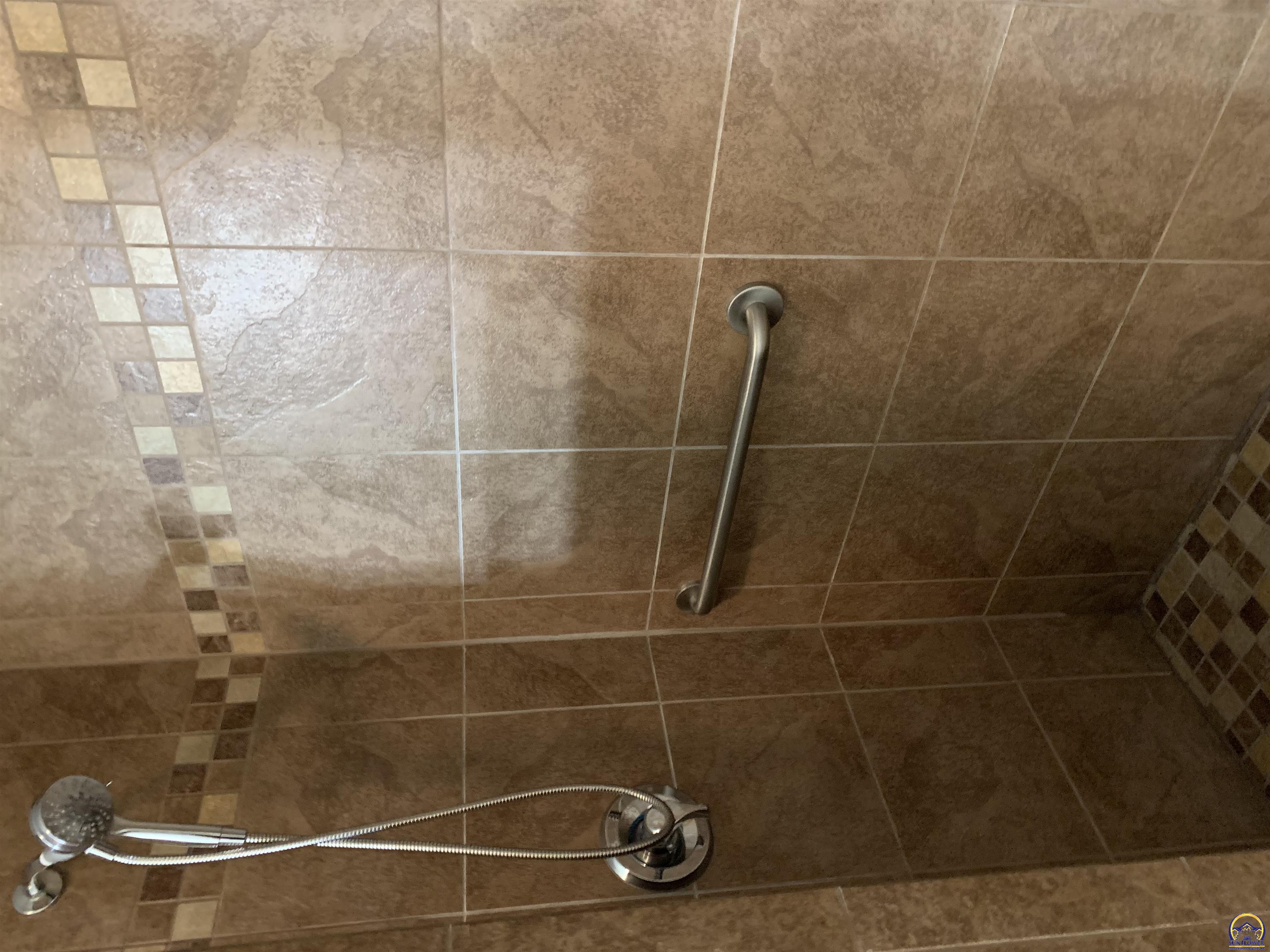 Topeka, Kansas 66614, United States, 2 Bedrooms Bedrooms, ,2 BathroomsBathrooms,Residential,Pending,69613