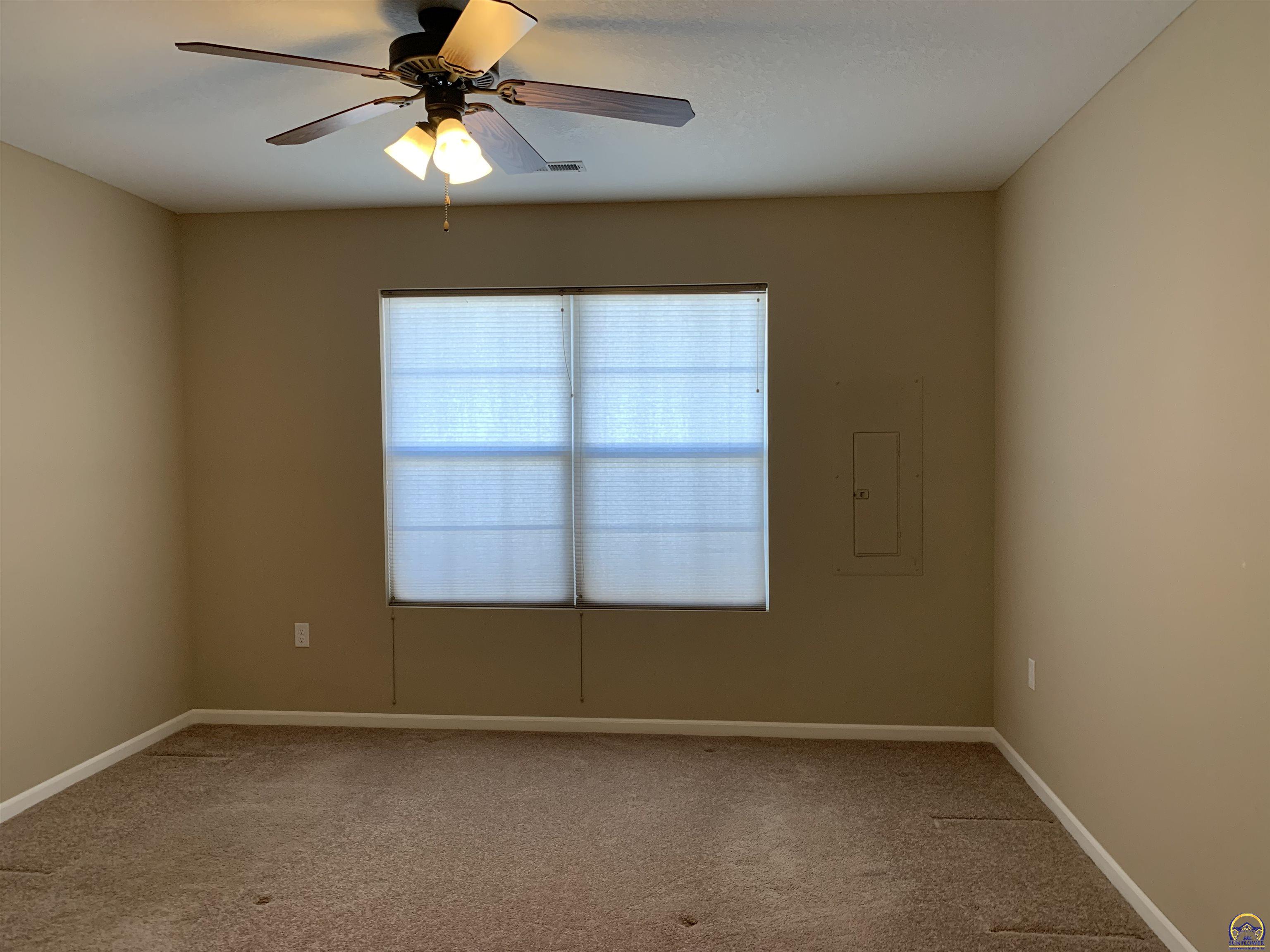 Topeka, Kansas 66614, United States, 2 Bedrooms Bedrooms, ,2 BathroomsBathrooms,Residential,Pending,69613