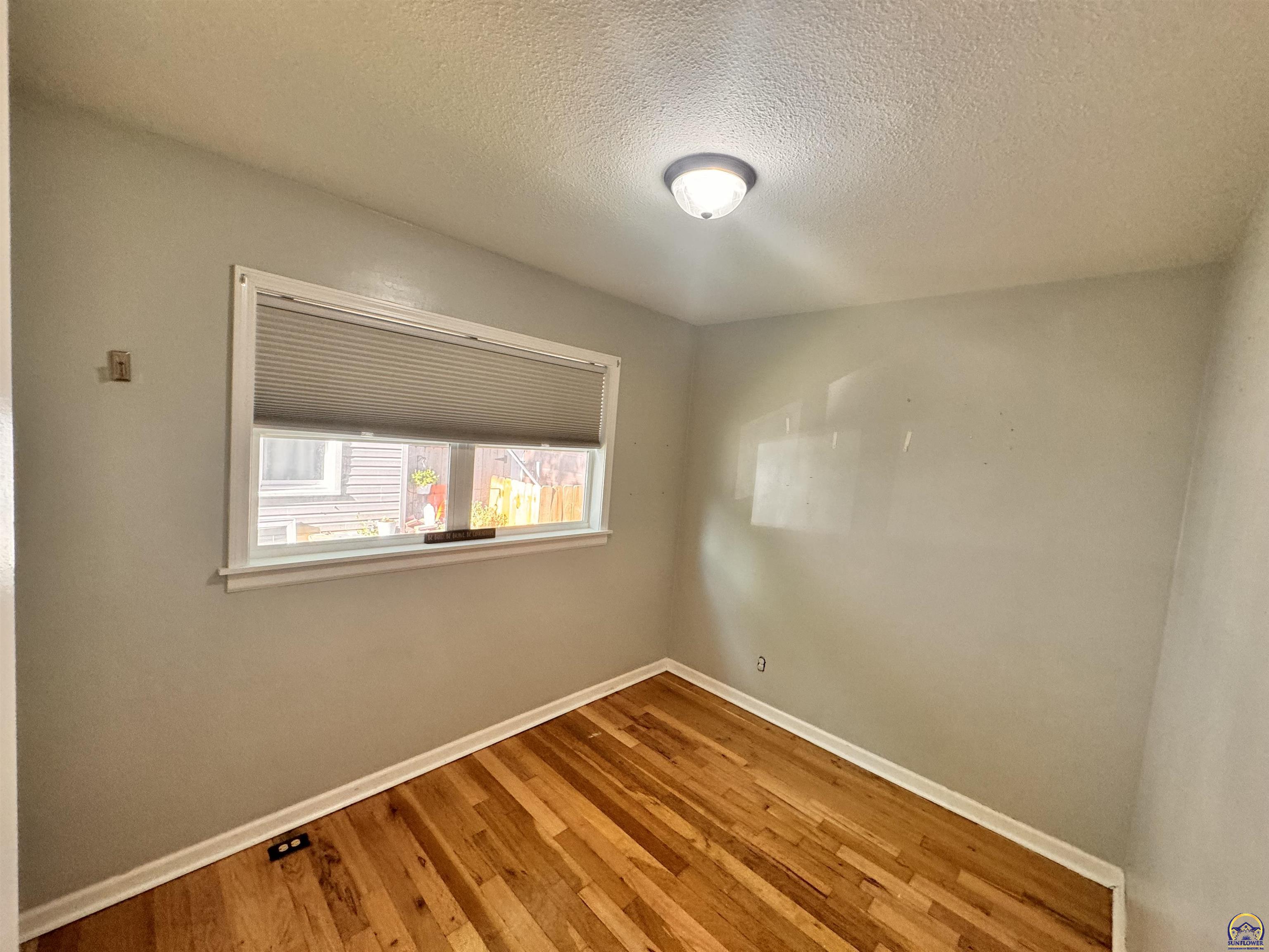 Topeka, Kansas 66604, United States, 3 Bedrooms Bedrooms, ,2 BathroomsBathrooms,Residential,Pending,52827