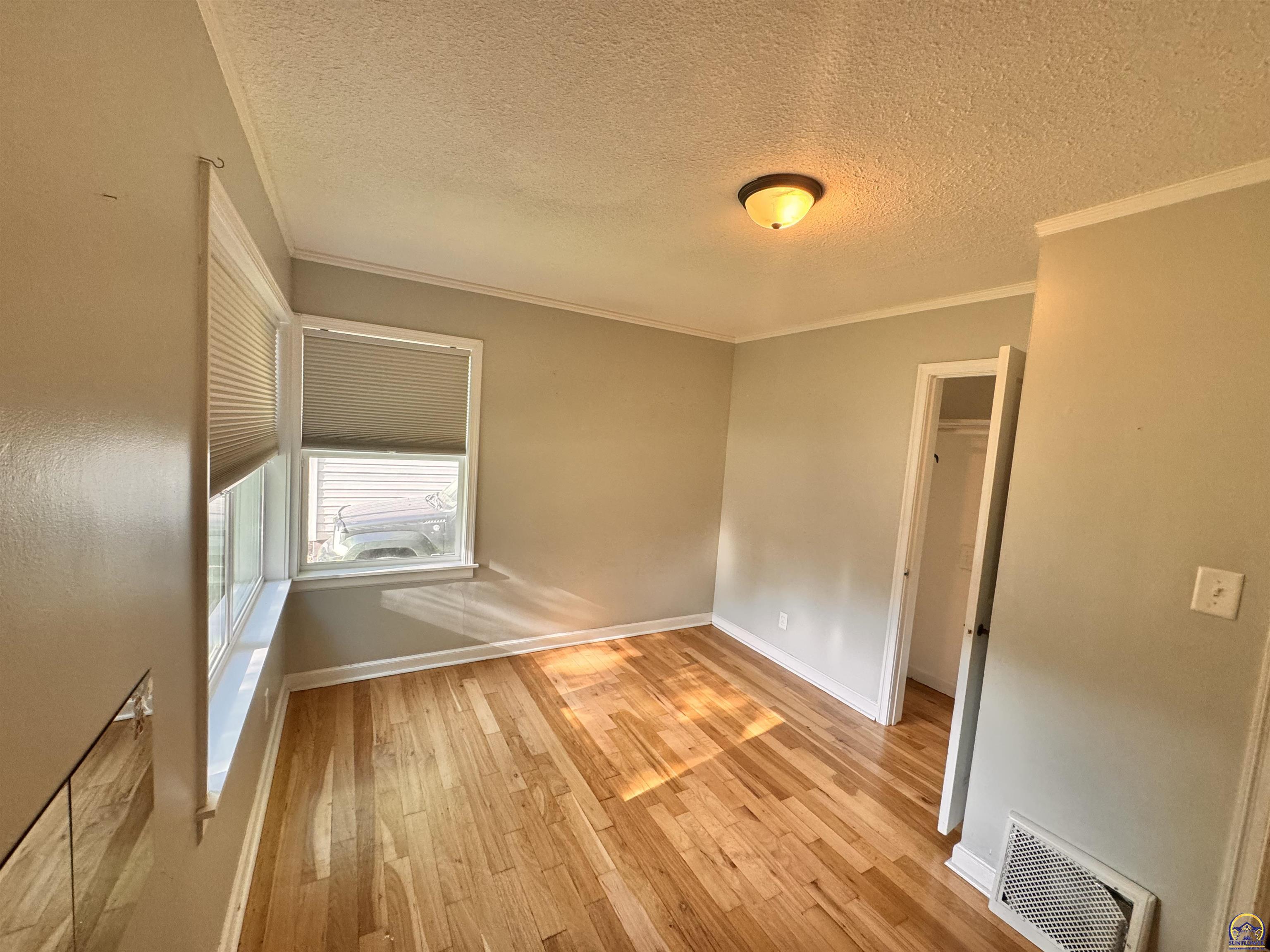 Topeka, Kansas 66604, United States, 3 Bedrooms Bedrooms, ,2 BathroomsBathrooms,Residential,Pending,52827