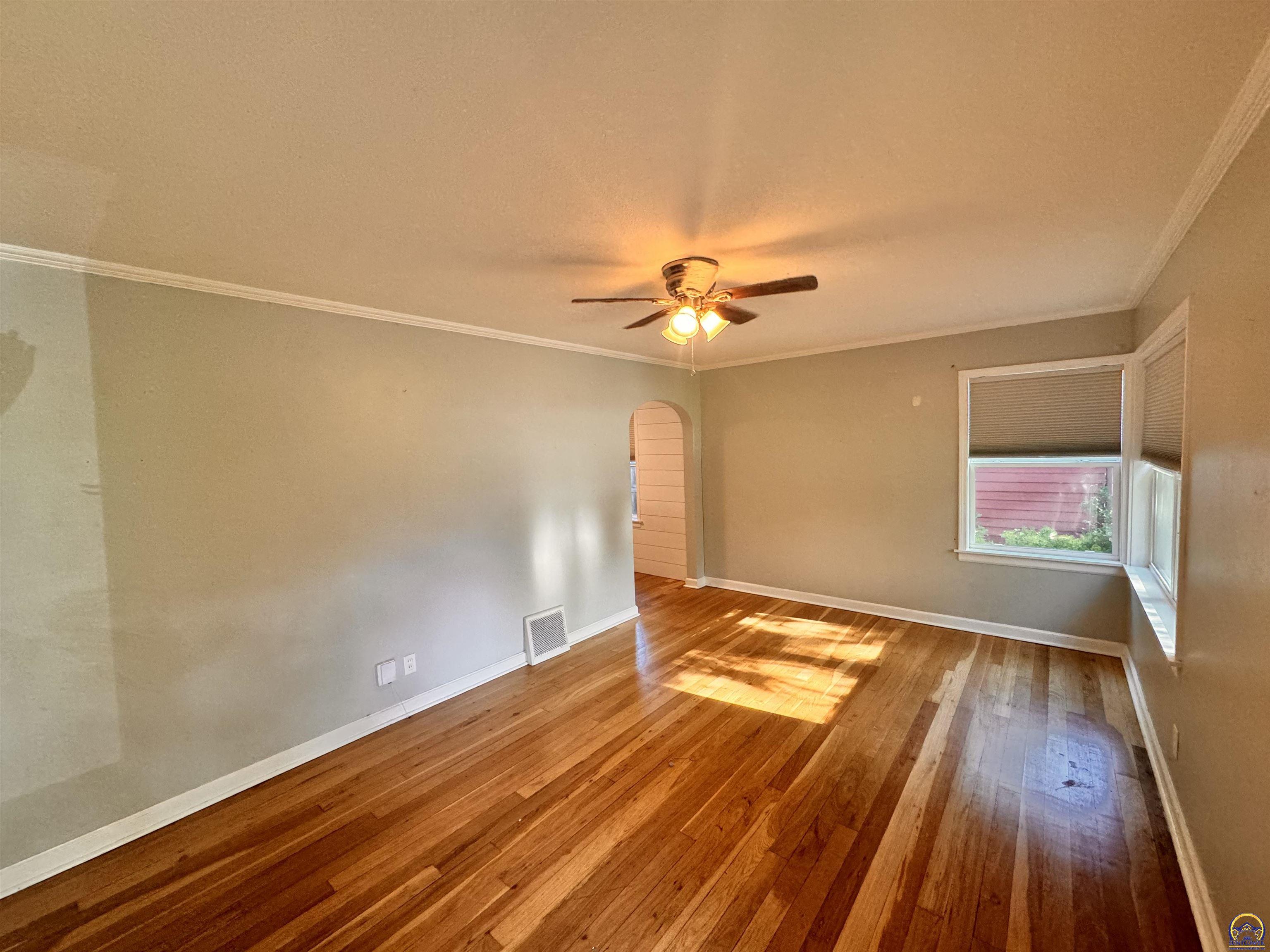 Topeka, Kansas 66604, United States, 3 Bedrooms Bedrooms, ,2 BathroomsBathrooms,Residential,Pending,52827