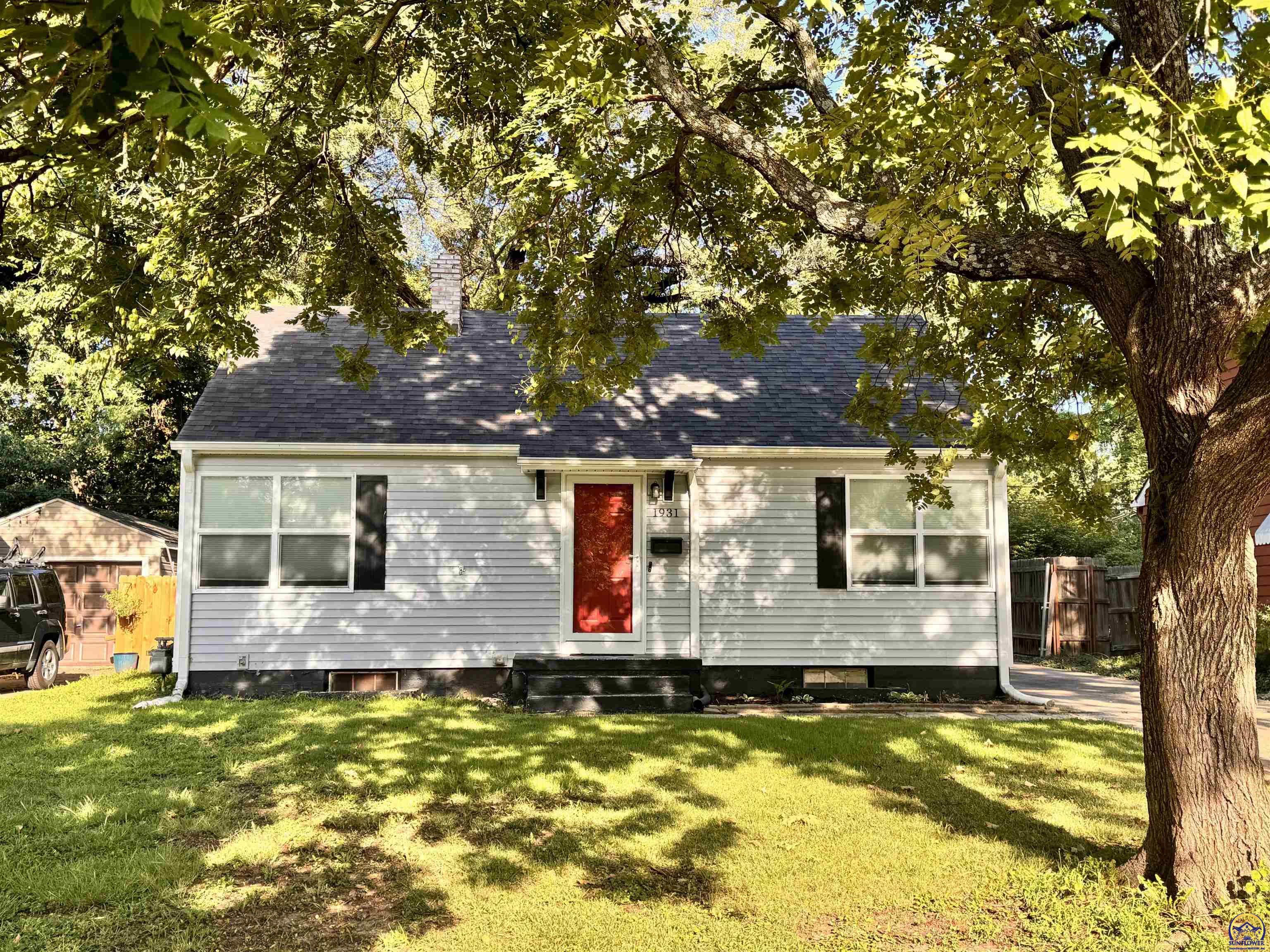 Topeka, Kansas 66604, United States, 3 Bedrooms Bedrooms, ,2 BathroomsBathrooms,Residential,Pending,52827