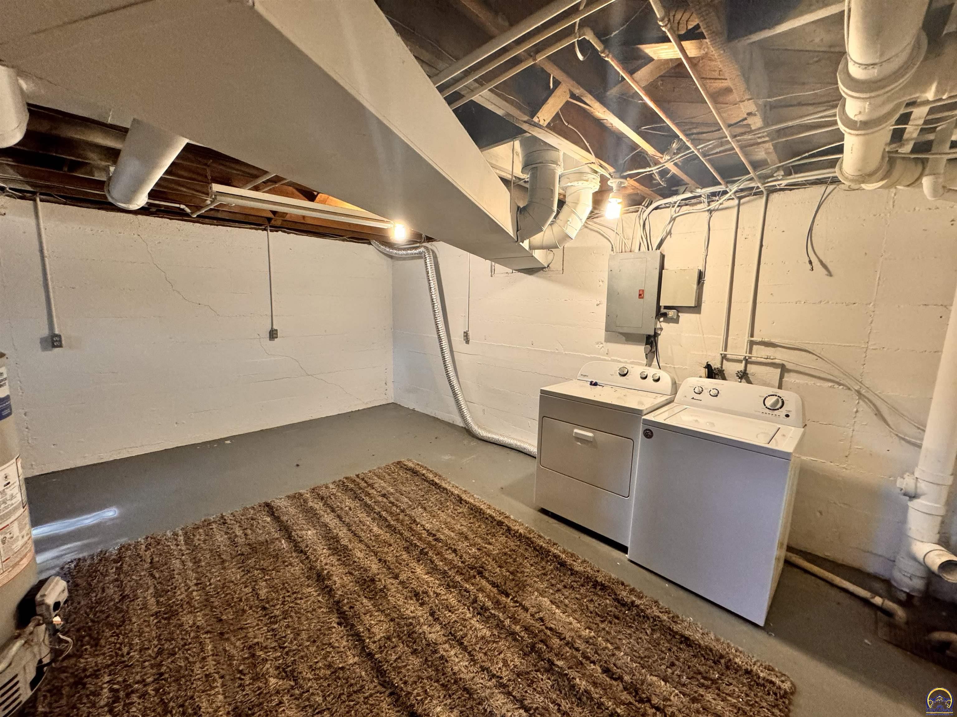 Topeka, Kansas 66604, United States, 3 Bedrooms Bedrooms, ,2 BathroomsBathrooms,Residential,Pending,52827