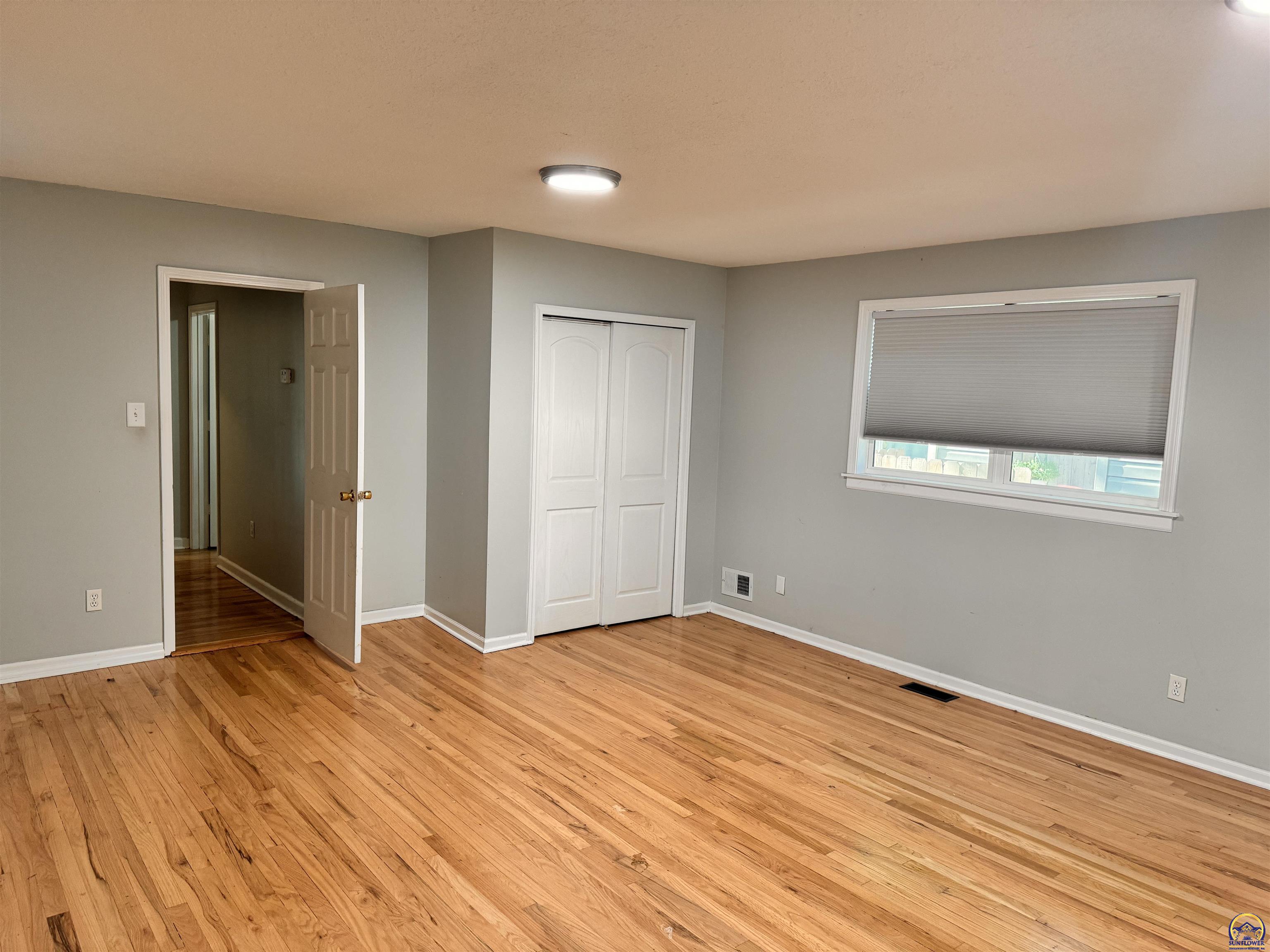 Topeka, Kansas 66604, United States, 3 Bedrooms Bedrooms, ,2 BathroomsBathrooms,Residential,Pending,52827