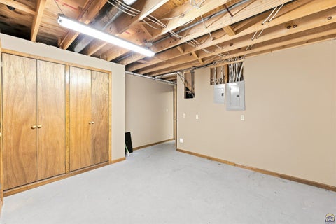 Tiny photo for 5616 SW Barrington Ct S CT, Topeka, KS 66614 (MLS # 246401)