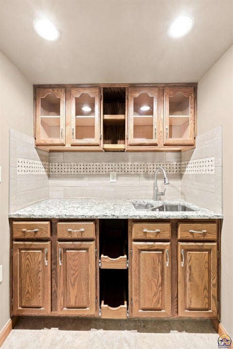 Tiny photo for 5616 SW Barrington Ct S CT, Topeka, KS 66614 (MLS # 246401)