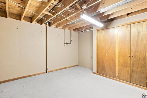 Tiny photo for 5616 SW Barrington Ct S CT, Topeka, KS 66614 (MLS # 246401)