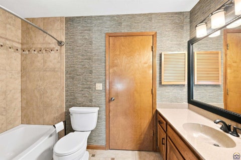 Tiny photo for 5616 SW Barrington Ct S CT, Topeka, KS 66614 (MLS # 246401)
