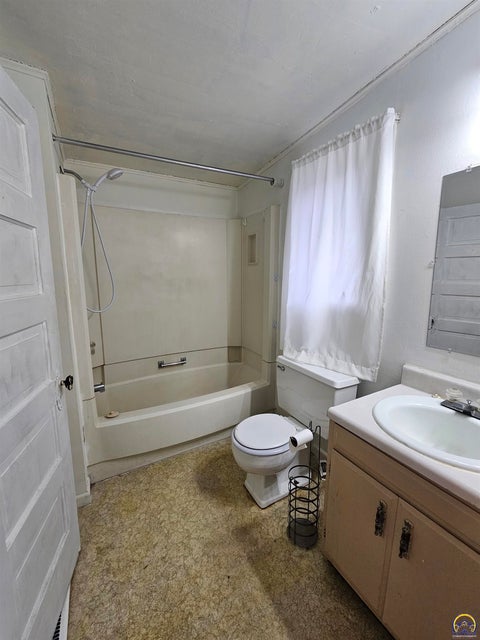 Tiny photo for 15 Union St, Emporia, KS 66801 (MLS # 246487)