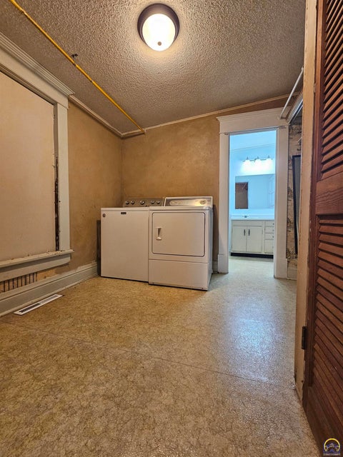 Tiny photo for 15 Union St, Emporia, KS 66801 (MLS # 246487)