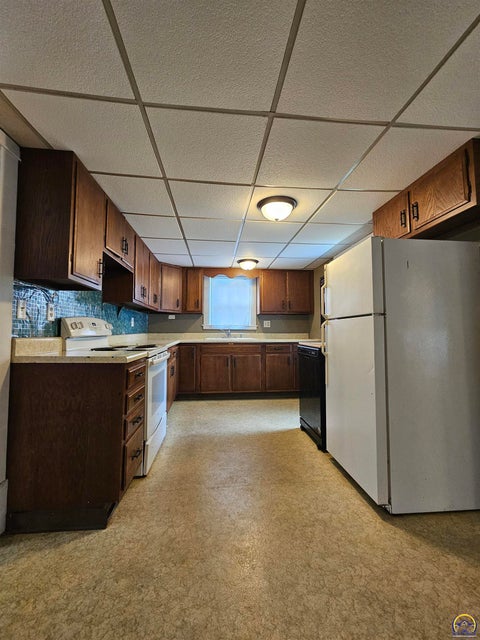 Tiny photo for 15 Union St, Emporia, KS 66801 (MLS # 246487)