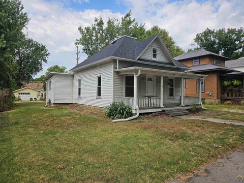 Tiny photo for 15 Union St, Emporia, KS 66801 (MLS # 246487)