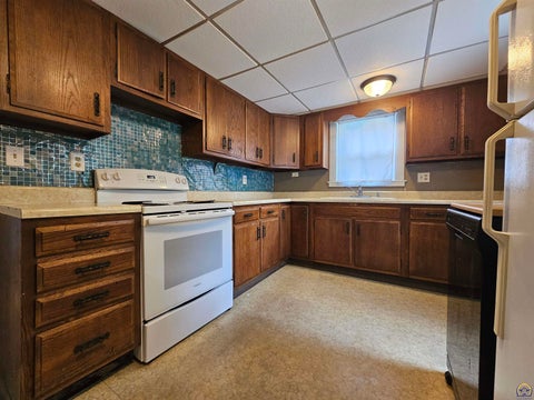 Tiny photo for 15 Union St, Emporia, KS 66801 (MLS # 246487)
