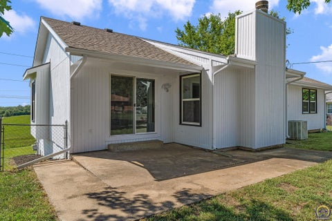 Tiny photo for 5328 NW Green Hills Rd, Topeka, KS 66618 (MLS # 246187)
