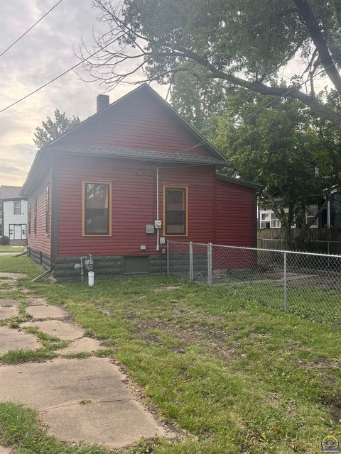 Tiny photo for 805 Congress St, Emporia, KS 66801 (MLS # 246741)