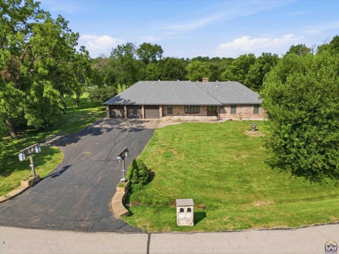 Photo of 4421 NW Halfday Ln, Topeka, KS 66618 (MLS # 246073)