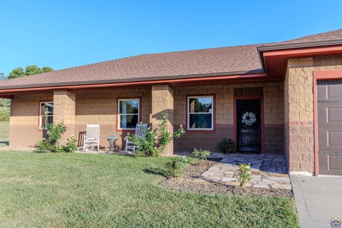 Tiny photo for 203 E Park Ave, St. Marys, KS 66536 (MLS # 246415)