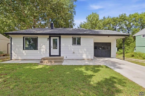 Photo of 1224 SE 35th Ter, Topeka, KS 66605 (MLS # 246750)