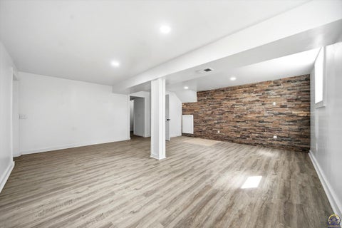 Tiny photo for 1224 SE 35th Ter, Topeka, KS 66605 (MLS # 246750)