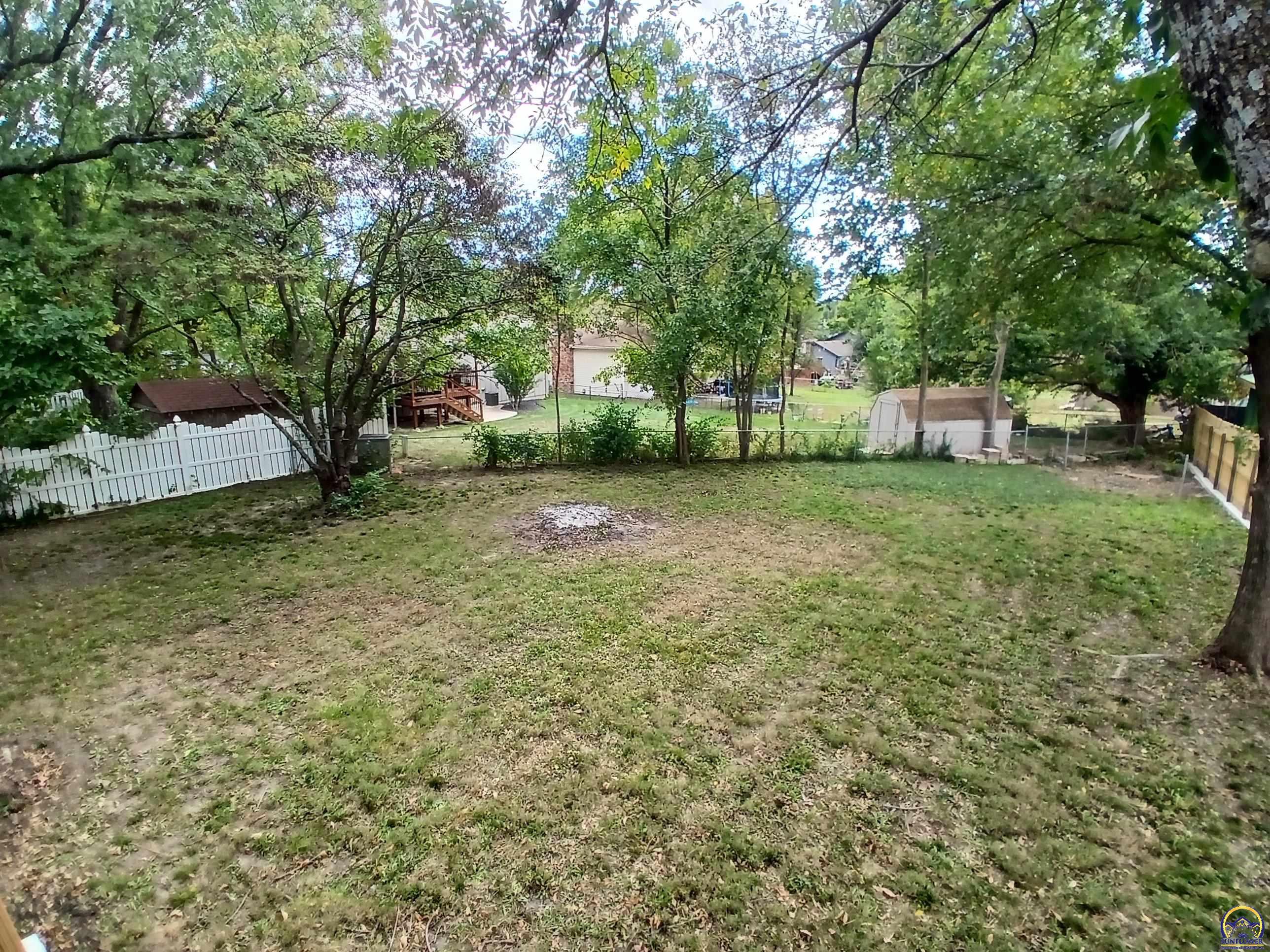 Topeka, Kansas 66609, United States, 4 Bedrooms Bedrooms, ,3 BathroomsBathrooms,Residential,Pending,226599