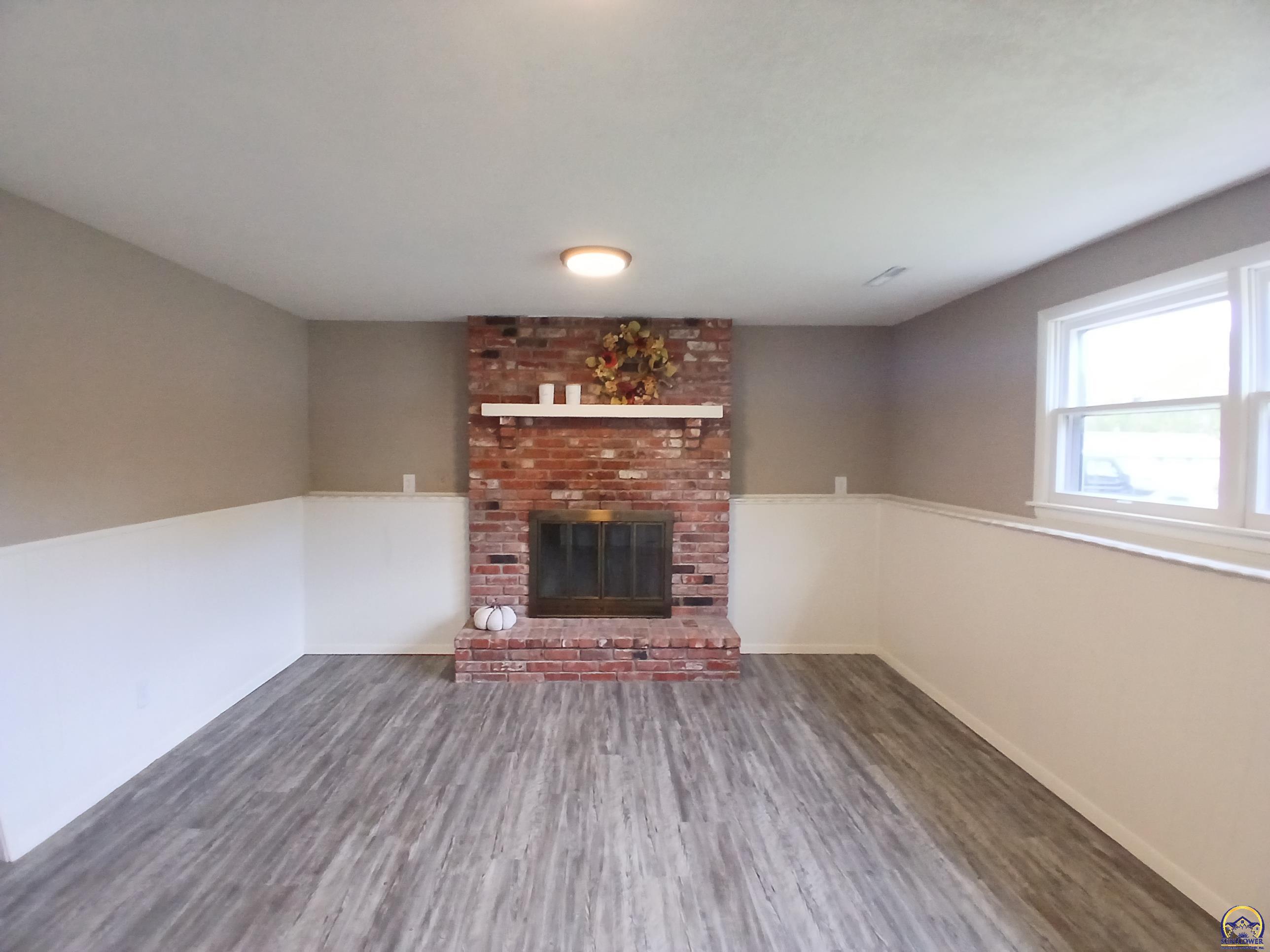 Topeka, Kansas 66609, United States, 4 Bedrooms Bedrooms, ,3 BathroomsBathrooms,Residential,Pending,226599