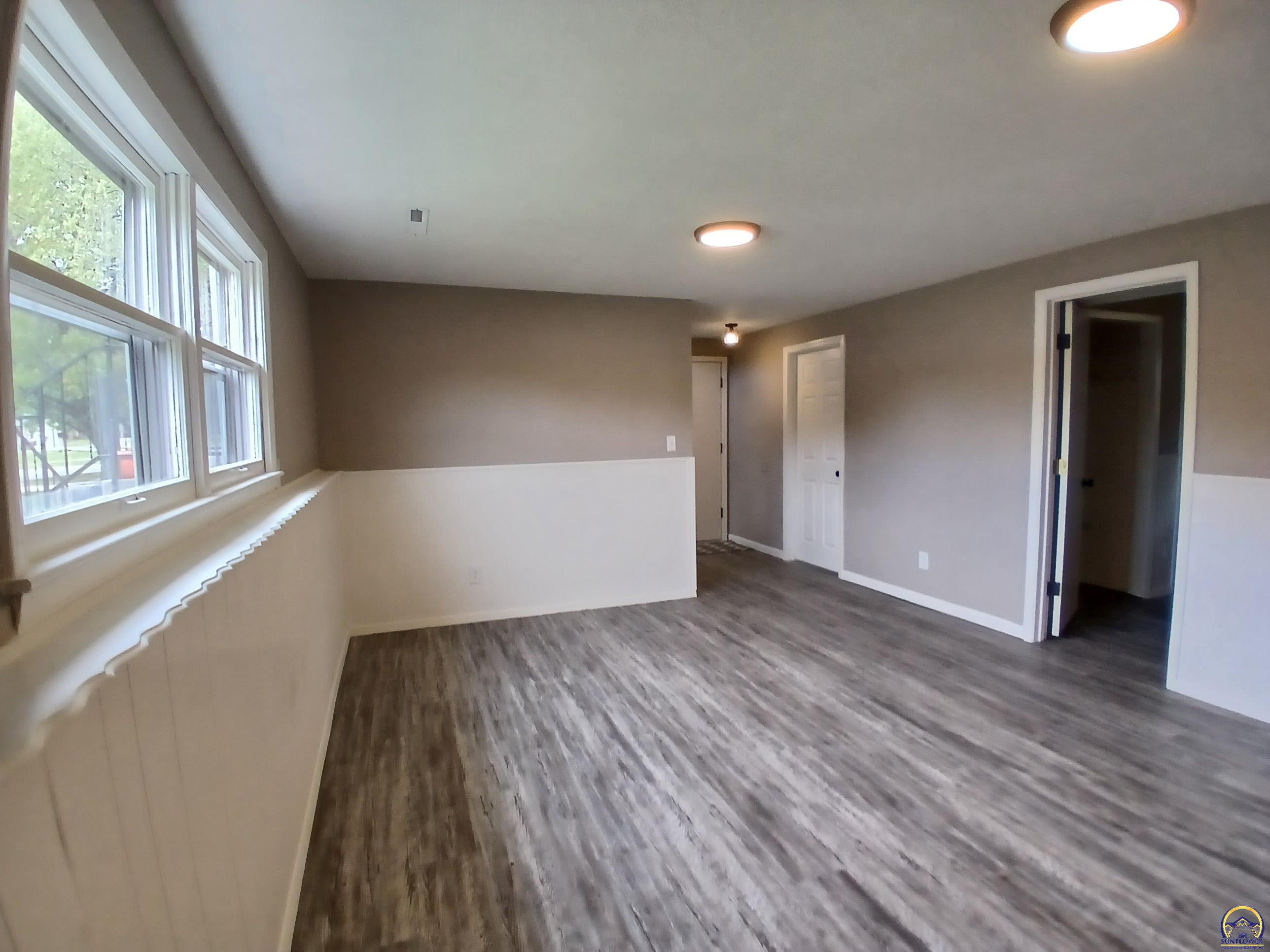 Topeka, Kansas 66609, United States, 4 Bedrooms Bedrooms, ,3 BathroomsBathrooms,Residential,Pending,226599