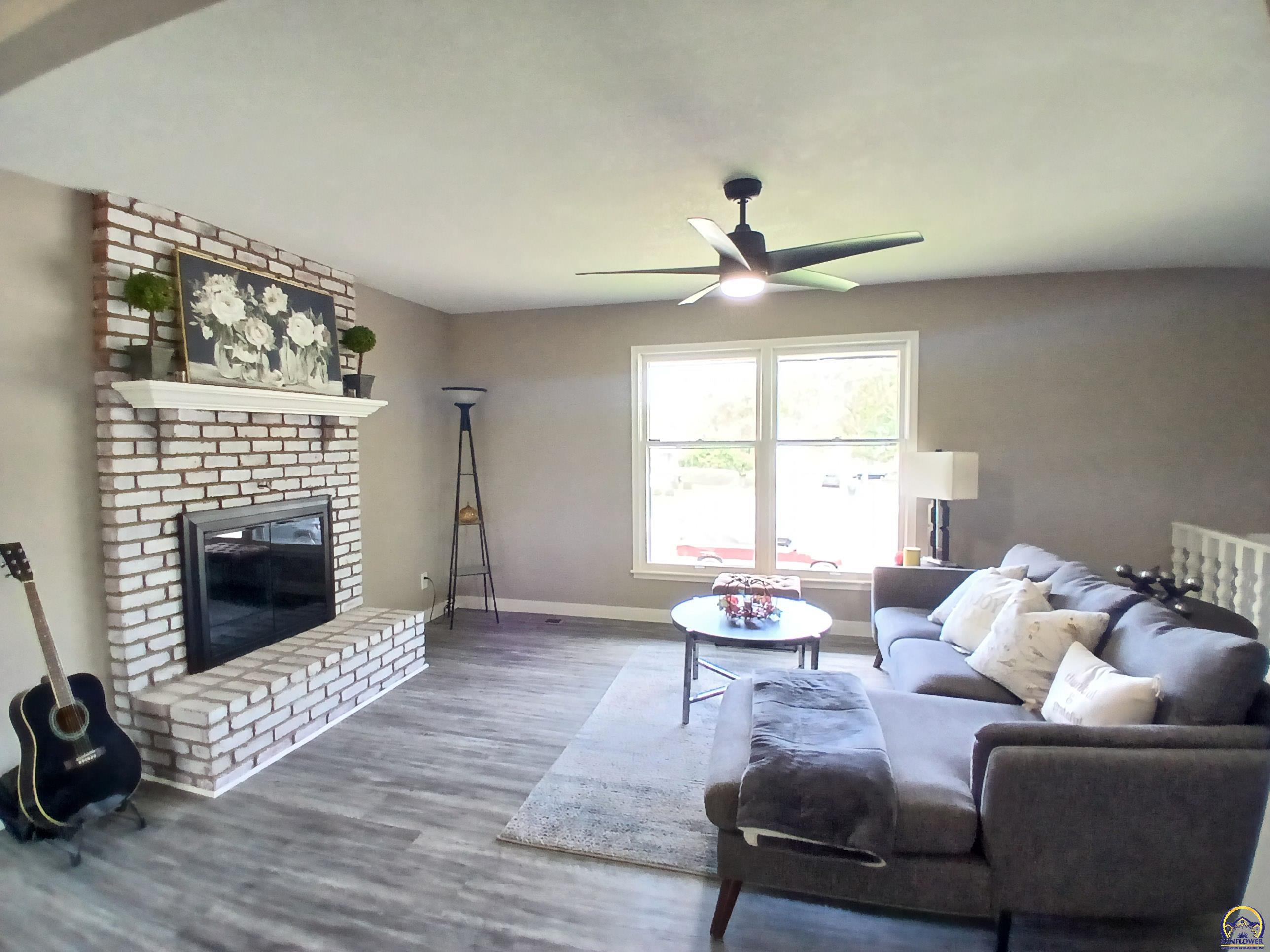 Topeka, Kansas 66609, United States, 4 Bedrooms Bedrooms, ,3 BathroomsBathrooms,Residential,Pending,226599