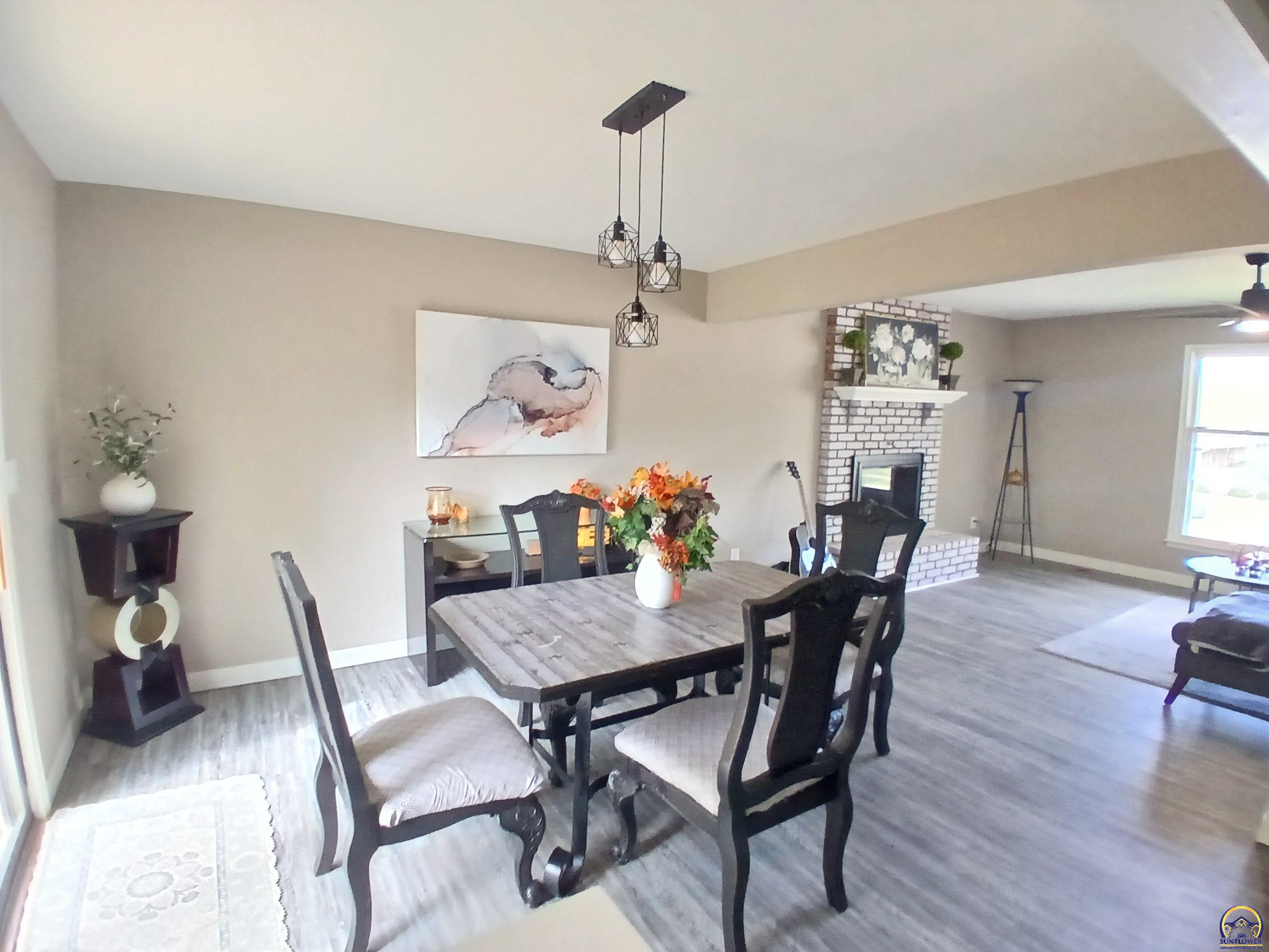 Topeka, Kansas 66609, United States, 4 Bedrooms Bedrooms, ,3 BathroomsBathrooms,Residential,Pending,226599