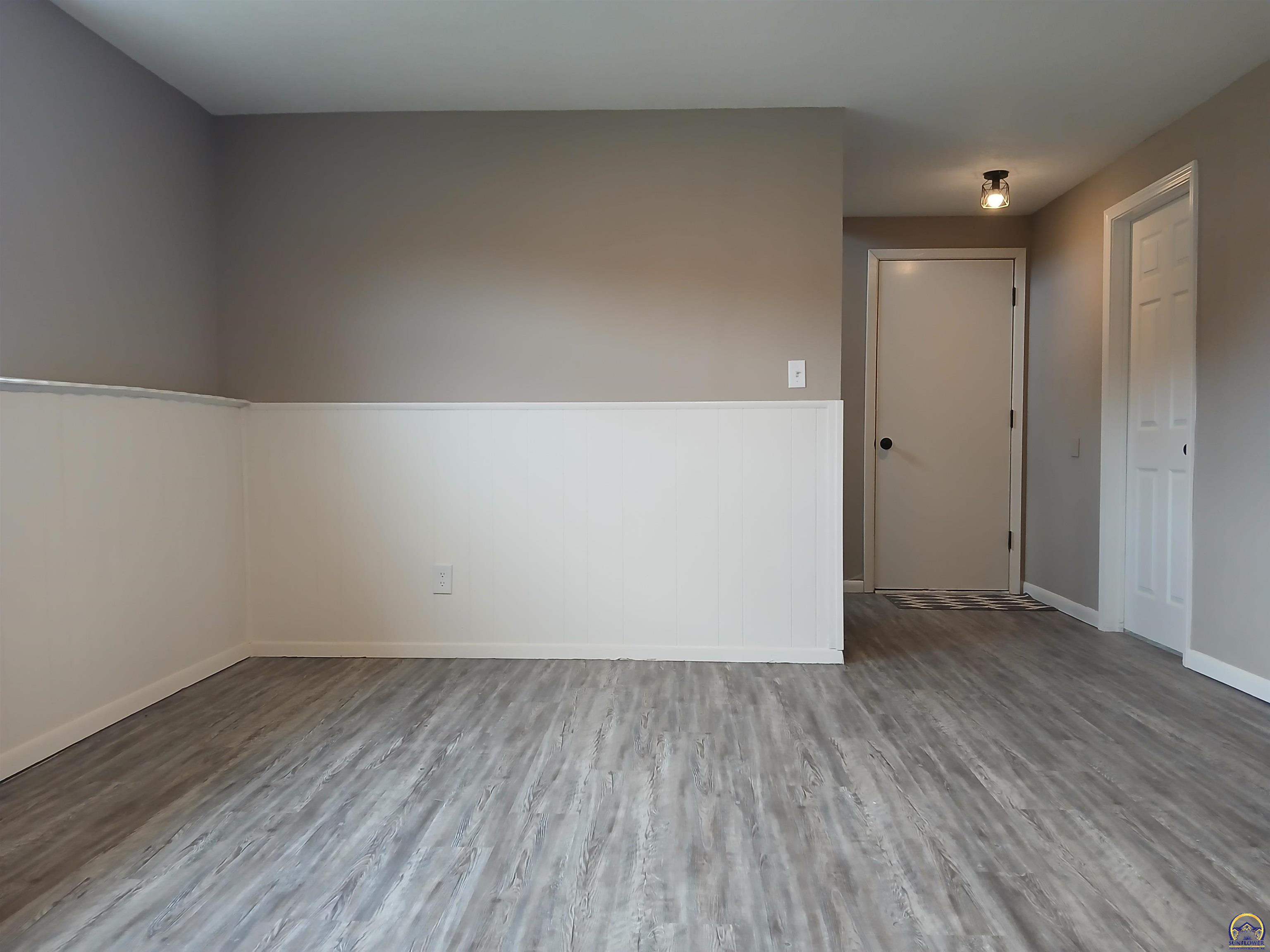 Topeka, Kansas 66609, United States, 4 Bedrooms Bedrooms, ,3 BathroomsBathrooms,Residential,Pending,226599