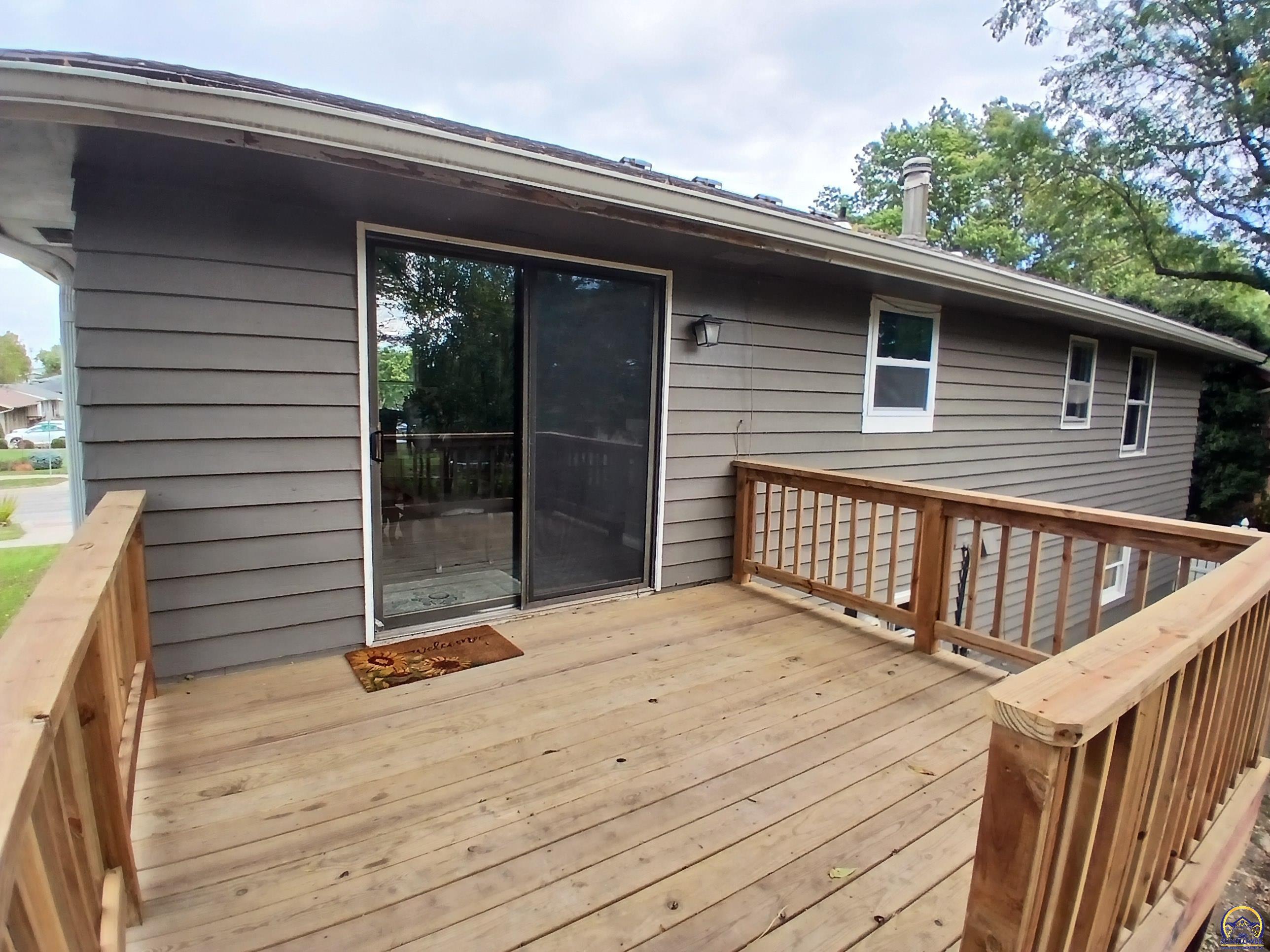 Topeka, Kansas 66609, United States, 4 Bedrooms Bedrooms, ,3 BathroomsBathrooms,Residential,Pending,226599