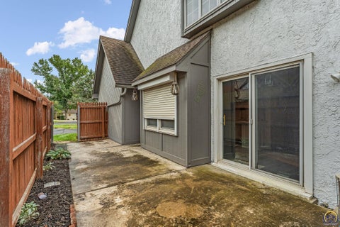 Tiny photo for 2911 SW Foxcroft 1 Ct, Topeka, KS 66614 (MLS # 246759)