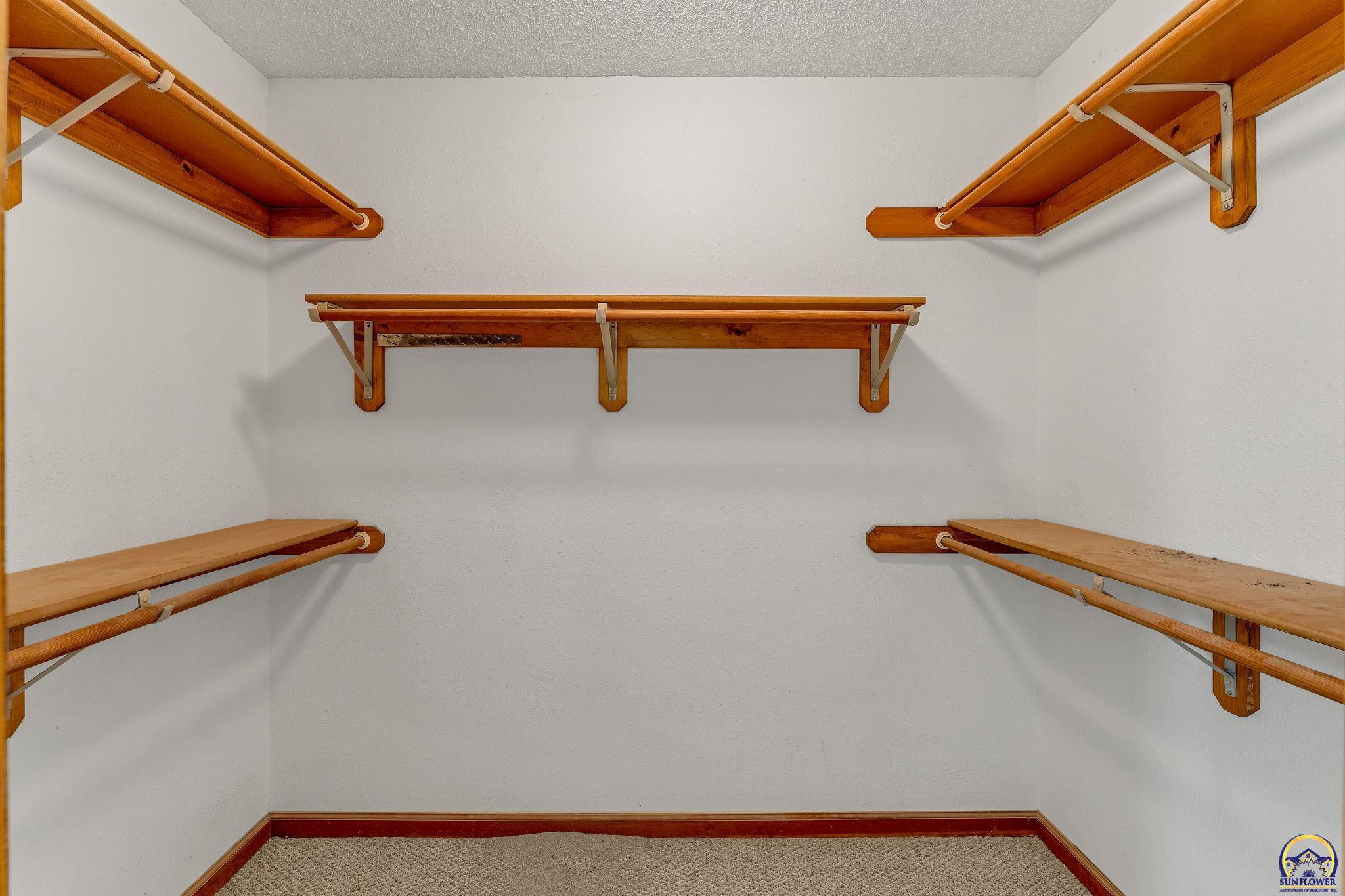 Topeka, Kansas 66610, United States, 4 Bedrooms Bedrooms, ,4 BathroomsBathrooms,Residential,Active,147918