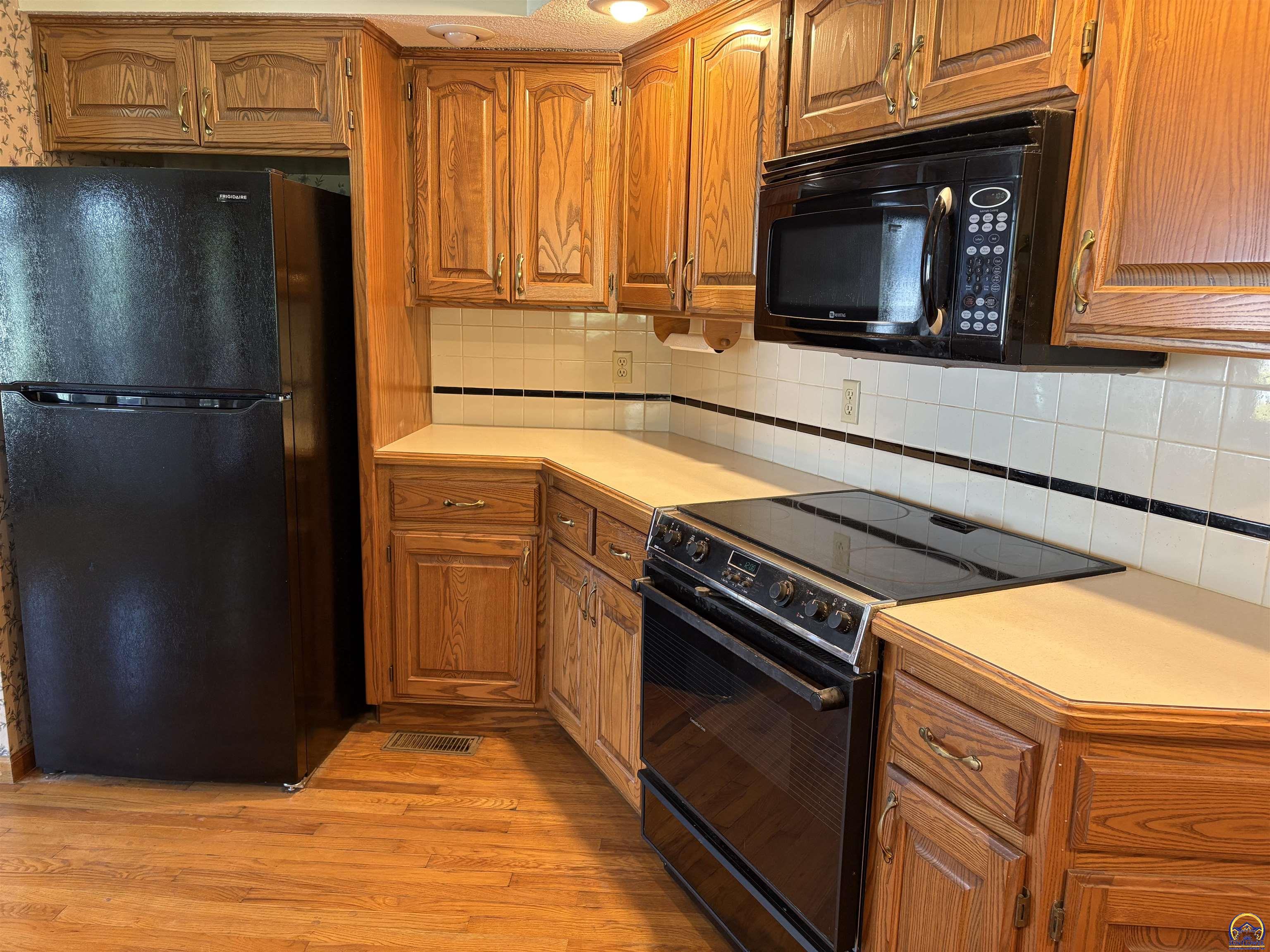 Topeka, Kansas 66610, United States, 4 Bedrooms Bedrooms, ,4 BathroomsBathrooms,Residential,Active,147918