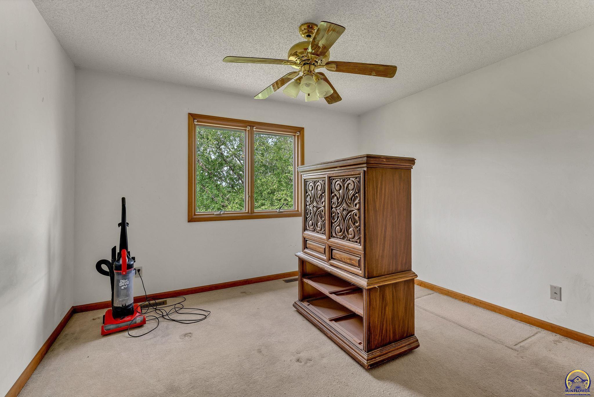 Topeka, Kansas 66610, United States, 4 Bedrooms Bedrooms, ,4 BathroomsBathrooms,Residential,Active,147918