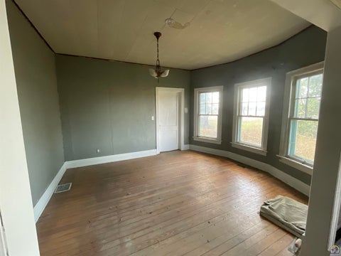 Tiny photo for 3171 13th St #GRANTVILLE AREA (Jef, Topeka, KS 66617 (MLS # 246007)