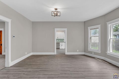 Tiny photo for 418 NE Wilson Ave, Topeka, KS 66616 (MLS # 244728)
