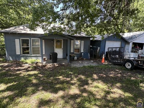 Tiny photo for 625 Lincoln St, Emporia, KS 66801 (MLS # 244462)