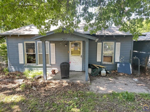 Photo of 625 Lincoln St, Emporia, KS 66801 (MLS # 244462)