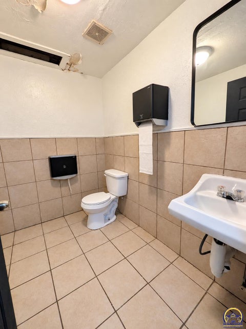 Tiny photo for 1116 SE 6th St, Topeka, KS 66607 (MLS # 246897)