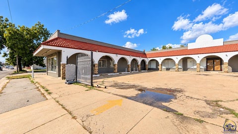 Photo of 1116 SE 6th St, Topeka, KS 66607 (MLS # 246897)
