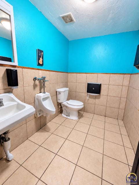 Tiny photo for 1116 SE 6th St, Topeka, KS 66607 (MLS # 246897)