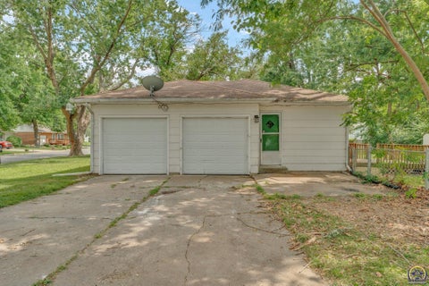 Tiny photo for 1635 SW Burnett Rd, Topeka, KS 66604 (MLS # 245613)