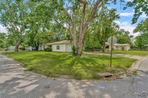 Tiny photo for 1635 SW Burnett Rd, Topeka, KS 66604 (MLS # 245613)