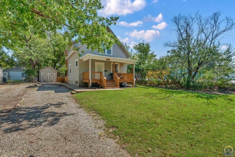 Photo of 932 SW MacVicar Ave, Topeka, KS 66606 (MLS # 246708)