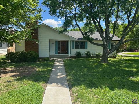 Photo of 2802 Prairie St, Emporia, KS 66801 (MLS # 244283)