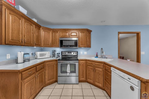 Tiny photo for 4423 SW Misty Harbor Ave, Topeka, KS 66610 (MLS # 246409)