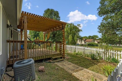 Tiny photo for 4423 SW Misty Harbor Ave, Topeka, KS 66610 (MLS # 246409)