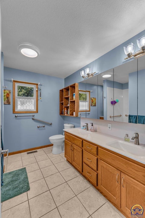 Tiny photo for 4423 SW Misty Harbor Ave, Topeka, KS 66610 (MLS # 246409)